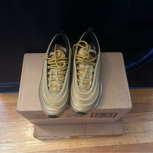 Nike. Size 6. Gold color.